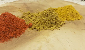 curry rouge, vert et jaune